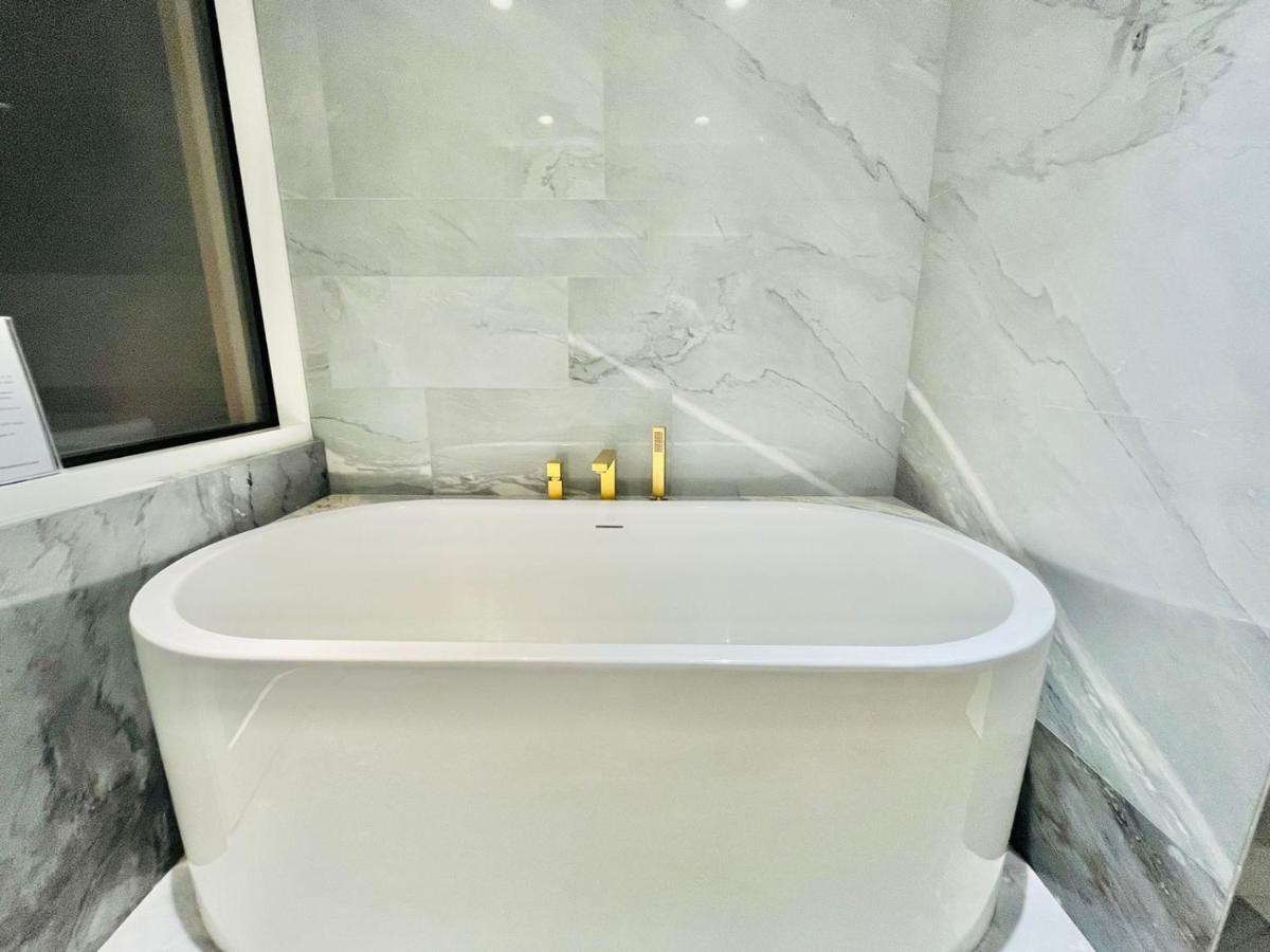 ModernLux - FIVE Palm Resort 2 Bedrooms plus Maids&Private Jacuzzi Dubai Buitenkant foto